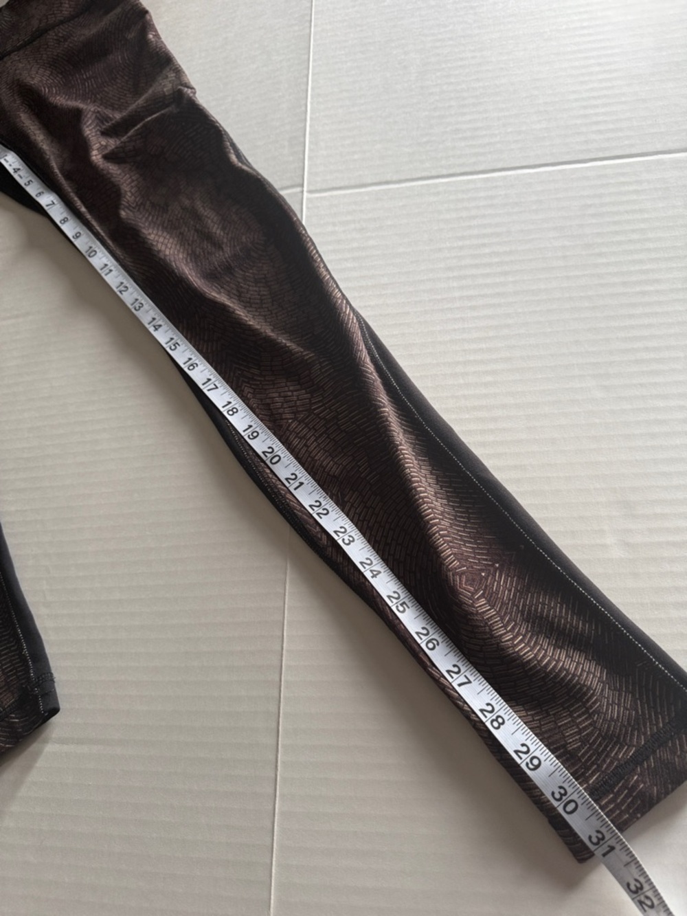 lululemon athletica Bronze Metallic Patterned Leggings - Picture 5 of 7